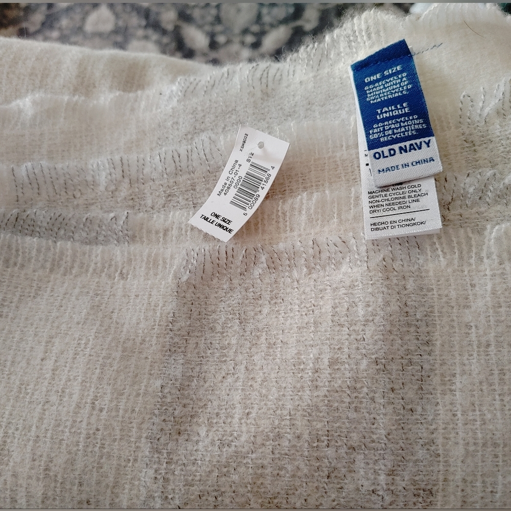 BNWT Old Navy Cream and Grey Scarf